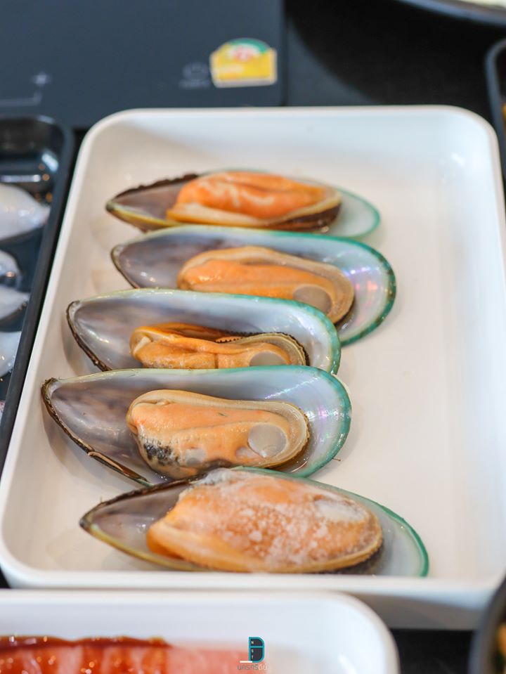  4.-อาหารทะเลสดเด็ด
สำหรับร้านชาบูอินดี้ในหลายๆสาขาที่แอดมินตระเวนมา-ขอบอกว่าวัตถุดิบดีจริงครับ-ในเรื่องของทะเลมีหอยตัวใหญ่ๆ-กุ้ง-ปลาหมึก-แบบสดๆจริงๆ ชาบูอินดี้,แบรนด์ดัง,ของกิน,อร่อย,บุฟเฟ่ต์