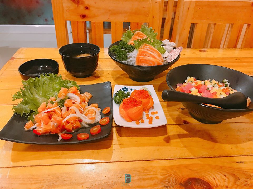   ซูชิ,อาหารญี่ปุ่น,แซลม่อน,ร้านสวย,ของกิน,ประตูลอด